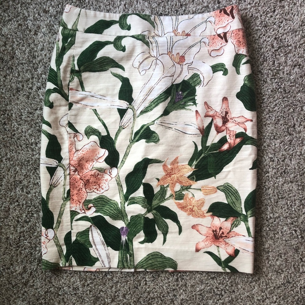 Ann Taylor floral pattern pencil skirt